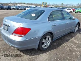 2005 Acura RL with VIN JH4KB16575C000447, listed as a IAAI auction lot 41832042 with 999,999 mi miles. Bid and sale history available at carsss.com. Image 4.