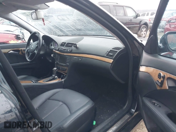2008 Mercedes-Benz E 350 Luxury z VIN WDBUF87X68B340575, wystawiony jako IAAI lot #41682910 z przebiegiem 117 665 mil mil oraz . Historia ofert i sprzedaży dostępna na DreamBid. Obrazek 5.