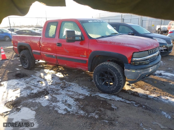 2000 Chevrolet Silverado 1500 LT with VIN 1GCEK19T1YE270422, listed as a IAAI auction lot 41584657 with 155,350 mi miles. Bid and sale history available at carsss.com. Image 1.