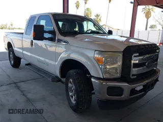 2015 Ford F-250 XLT z VIN 1FT7X2B60FEC27921, wystawiony jako IAAI lot #41962970 z przebiegiem 316 909 mil mil oraz . Historia ofert i sprzedaży dostępna na DreamBid. Obrazek 1.