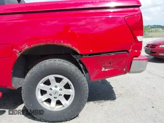 2005 Nissan Titan SE with VIN 1N6BA07B35N500027, listed as a IAAI auction lot 42150226 with 200,877 mi miles. Bid and sale history available at carsss.com. Image 6.