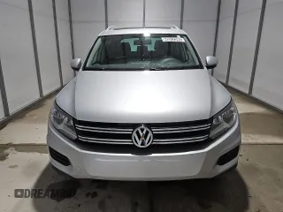 2017 Volkswagen Tiguan Wolfsburg Edition z VIN WVGRV7AXXHW502712, wystawiony jako Copart lot #60052095 z przebiegiem 85 821 mil mil oraz Czysty tytuł • Clean title. Historia ofert i sprzedaży dostępna na DreamBid. Obrazek 5.