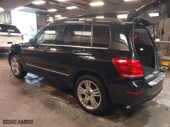 2015 Mercedes-Benz GLK-Class GLK 350 with VIN WDCGG8JB5FG381105, listed as a IAAI auction lot 41810355 with 117,320 mi miles. Bid and sale history available at carsss.com. Image 3.