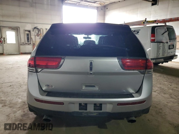 2014 Lincoln MKX z VIN 2LMDJ8JKXEBL01894, wystawiony jako Copart lot #49814095 z przebiegiem 172 949 mil mil oraz Szkoda całkowita • Salvage title. Historia ofert i sprzedaży dostępna na DreamBid. Obrazek 6.