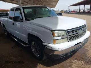 2006 Chevrolet Silverado 1500 LT1 with VIN 2GCEC19Z861343690, listed as a IAAI auction lot 41900168 with 198,206 mi miles. Bid and sale history available at carsss.com. Image 1.