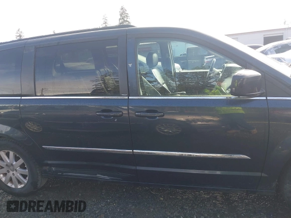 2013 Chrysler Town & Country Touring z VIN 2C4RC1BG9DR756341, wystawiony jako IAAI lot #41955275 z przebiegiem 155 463 mil mil oraz . Historia ofert i sprzedaży dostępna na DreamBid. Obrazek 13.
