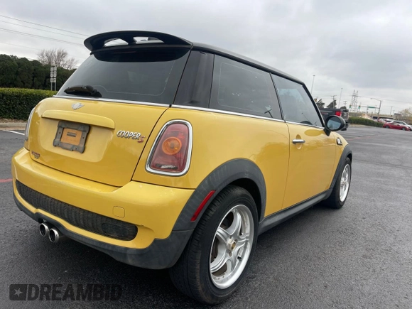 2007 MINI Hardtop S with VIN WMWMF73507TL90586, listed as a Copart auction lot 86571034 with 50,695 mi miles and Clean Title. Bid and sale history available at DreamBid. Image 4.