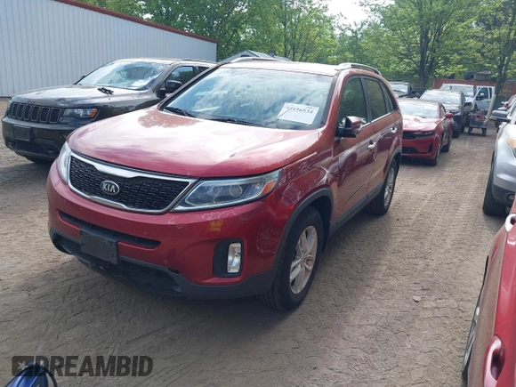 2015 Kia Sorento LX with VIN 5XYKT3A66FG569118, listed as a IAAI auction lot 42156534 with 147,257 mi miles. Bid and sale history available at carsss.com. Image 2.