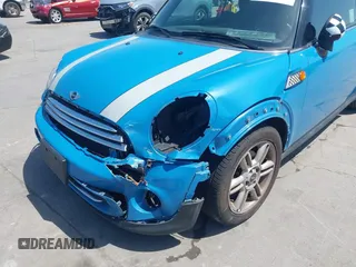 2014 MINI Convertible с VIN WMWZN3C55ET569656, выставлен на аукционе IAAI как лот 42105348 с пробегом 87 671 миль миль и . История ставок и продаж доступна на DreamBid. Изображение 6.