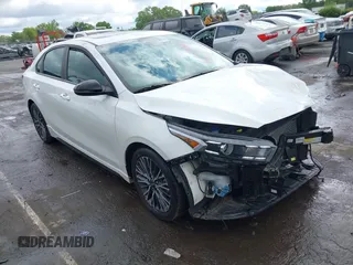 2023 Kia Forte GT-Line z VIN 3KPF54AD5PE583428, wystawiony jako IAAI lot #42016122 z przebiegiem 16 589 mil mil oraz . Historia ofert i sprzedaży dostępna na DreamBid. Obrazek 1.