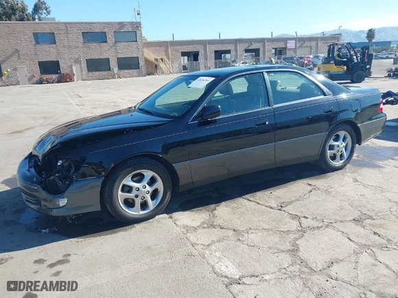 2000 Lexus ES 300 with VIN JT8BF28G2Y5093962, listed as a IAAI auction lot 41634264 with 106,951 mi miles. Bid and sale history available at carsss.com. Image 2.