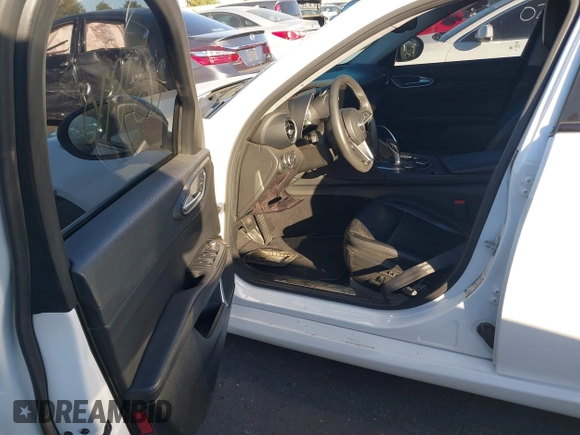 2019 Alfa Romeo Giulia z VIN ZARFAMAN5K7622490, wystawiony jako IAAI lot #41403496 z przebiegiem Nie podano mil oraz . Historia ofert i sprzedaży dostępna na DreamBid. Obrazek 5.