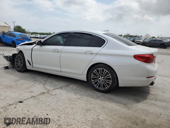 2018 BMW 5 Series 530i z VIN WBAJA5C50JG899776, wystawiony jako Copart lot #55436075 z przebiegiem Nie podano mil oraz Szkoda całkowita • Salvage title. Historia ofert i sprzedaży dostępna na DreamBid. Obrazek 2.