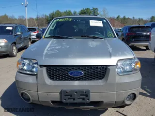 2006 Ford Escape XLT with VIN 1FMYU93146KA41949, listed as a IAAI auction lot 42103938 with 138,902 mi miles. Bid and sale history available at carsss.com. Image 6.
