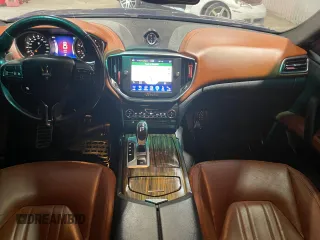 2014 Maserati Ghibli S Q4 z VIN ZAM57RTA0E1087454, wystawiony jako Copart lot #58608995 z przebiegiem 58 880 mil mil oraz Szkody całkowita. Historia ofert i sprzedaży dostępna na DreamBid. Obrazek 9.