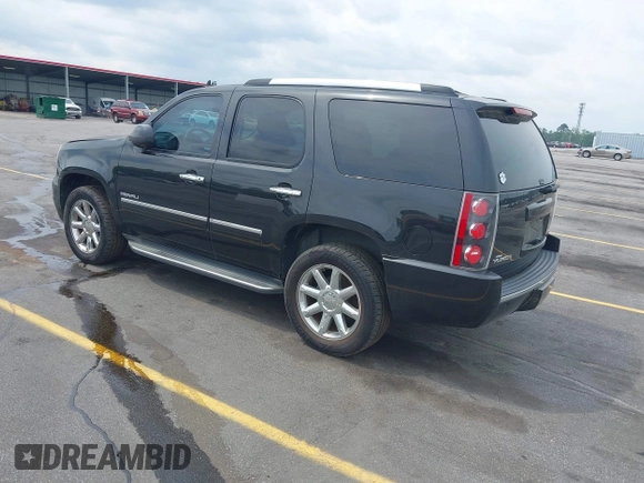 2013 GMC Yukon Denali with VIN 1GKS2EEF7DR306177, listed as a IAAI auction lot 42046734 with 263,976 mi miles. Bid and sale history available at carsss.com. Image 3.