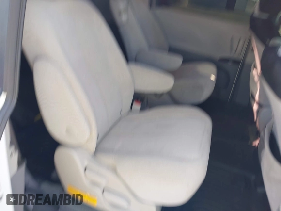2011 Toyota Sienna LE AAS with VIN 5TDKK3DC1BS040029, listed as a IAAI auction lot 42087897 with 132,843 mi miles. Bid and sale history available at carsss.com. Image 8.