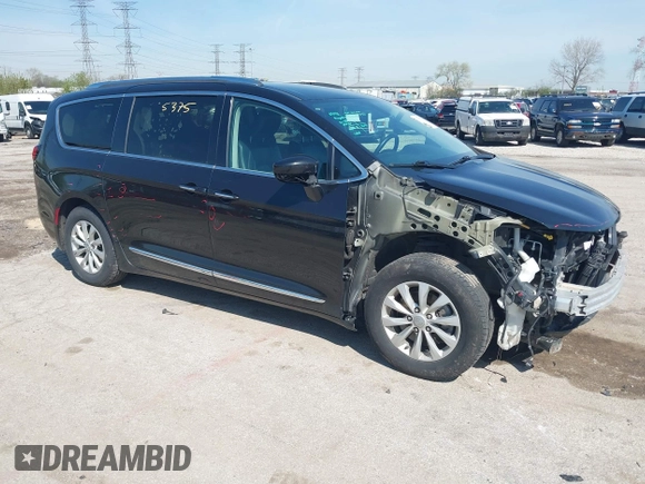 2018 Chrysler Pacifica Touring L z VIN 2C4RC1BG6JR253880, wystawiony jako IAAI lot #42115375 z przebiegiem 98 551 mil mil oraz . Historia ofert i sprzedaży dostępna na DreamBid. Obrazek 1.