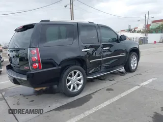 2013 GMC Yukon Denali with VIN 1GKS2EEF2DR348109, listed as a IAAI auction lot 41895426 with 121,590 mi miles. Bid and sale history available at carsss.com. Image 4.