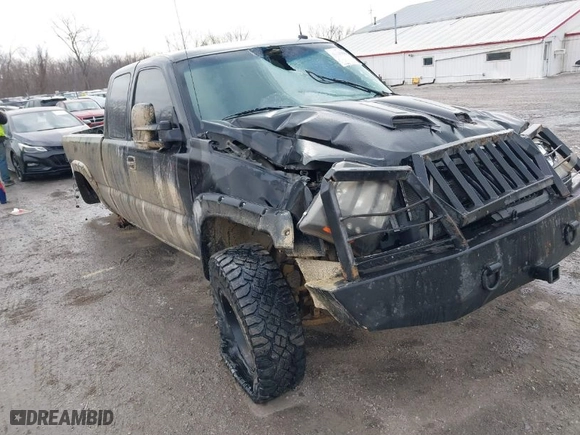 2003 Chevrolet Silverado 1500 LS with VIN 2GCEK19T831156203, listed as a IAAI auction lot 41513601 with 171,586 mi miles. Bid and sale history available at carsss.com. Image 6.