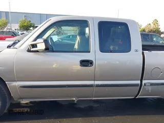 2000 GMC Sierra 1500 SLT with VIN 1GTEC19T6YZ167647, listed as a IAAI auction lot 41097210 with Not Provided miles and . Bid and sale history available at carsss.com. Image 13.
