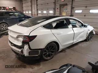 2020 Tesla Model 3 Long Range z VIN 5YJ3E1EB7LF619120, wystawiony jako IAAI lot #41334485 z przebiegiem Nie podano mil oraz . Historia ofert i sprzedaży dostępna na DreamBid. Obrazek 4.