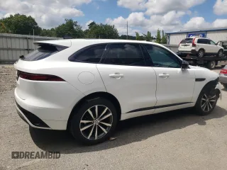 2024 Jaguar F-Pace R-Dynamic S z VIN SADCT2EX5RA722985, wystawiony jako Copart lot #69051054 z przebiegiem 6 691 mil mil oraz Szkoda całkowita • Salvage title. Historia ofert i sprzedaży dostępna na DreamBid. Obrazek 3.