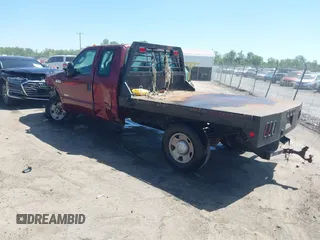 2005 Ford F-250 XL z VIN 1FTSX21P45EA18667, wystawiony jako IAAI lot #42117348 z przebiegiem 324 883 mil mil oraz . Historia ofert i sprzedaży dostępna na DreamBid. Obrazek 3.