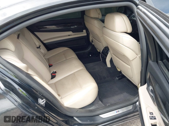 2011 BMW 7 Series 750Li с VIN WBAKB8C55BC852304, выставлен на аукционе IAAI как лот 42548356 с пробегом 166 529 миль миль и . История ставок и продаж доступна на DreamBid. Изображение 8.