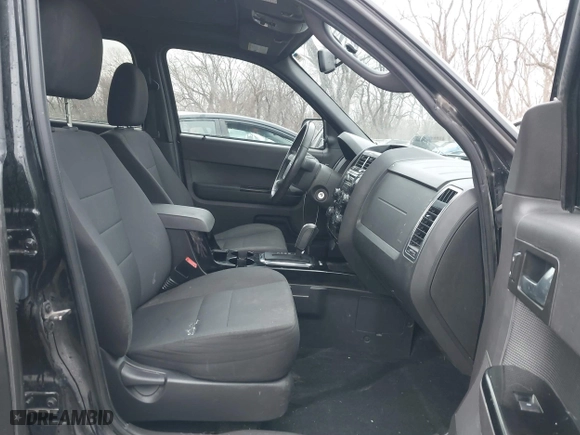 2011 Ford Escape XLT with VIN 1FMCU9DG7BKB03271, listed as a IAAI auction lot 41711731 with 139,135 mi miles. Bid and sale history available at carsss.com. Image 5.