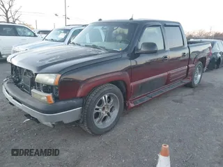 2005 Chevrolet Silverado 1500 LS z VIN 2GCEC13T751334286, wystawiony jako IAAI lot #41183917 z przebiegiem 229 192 mil mil oraz . Historia ofert i sprzedaży dostępna na DreamBid. Obrazek 2.