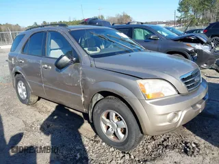 2008 Kia Sorento LX with VIN KNDJD735285843821, listed as a IAAI auction lot 41287446 with 185,227 mi miles and . Bid and sale history available at DreamBid. Image 1.