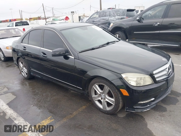 2011 Mercedes-Benz C 300 Sport z VIN WDDGF5EB1BA472313, wystawiony jako IAAI lot #42393658 z przebiegiem 161 373 mil mil oraz . Historia ofert i sprzedaży dostępna na DreamBid. Obrazek 1.