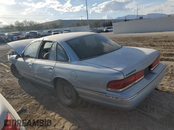 1997 Ford Crown Victoria LX z VIN 2FALP74W1VX206832, wystawiony jako Copart lot #51716425 z przebiegiem 325 063 mil mil oraz Szkoda całkowita • Salvage title. Historia ofert i sprzedaży dostępna na DreamBid. Obrazek 2.