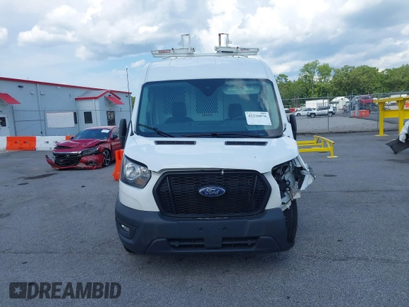 2023 Ford Transit Cargo z VIN 1FTBR1C85PKB34166, wystawiony jako IAAI lot #42216076 z przebiegiem 62 442 mil mil oraz . Historia ofert i sprzedaży dostępna na DreamBid. Obrazek 12.