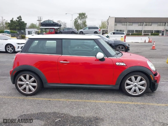 2009 MINI Cooper Hardtop S with VIN WMWMF73549TW87458, listed as a IAAI auction lot 42051759 with 135,309 mi miles. Bid and sale history available at carsss.com. Image 13.