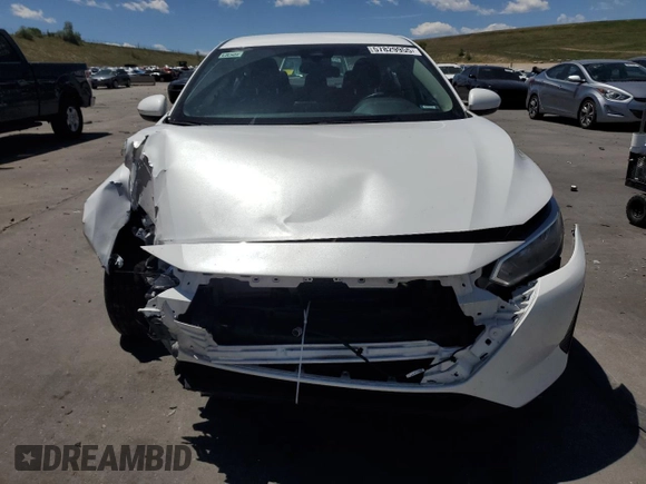 2024 Nissan Sentra SV z VIN 3N1AB8CV3RY224745, wystawiony jako Copart lot #57829955 z przebiegiem 25 449 mil mil oraz Szkoda całkowita • Salvage title. Historia ofert i sprzedaży dostępna na DreamBid. Obrazek 5.