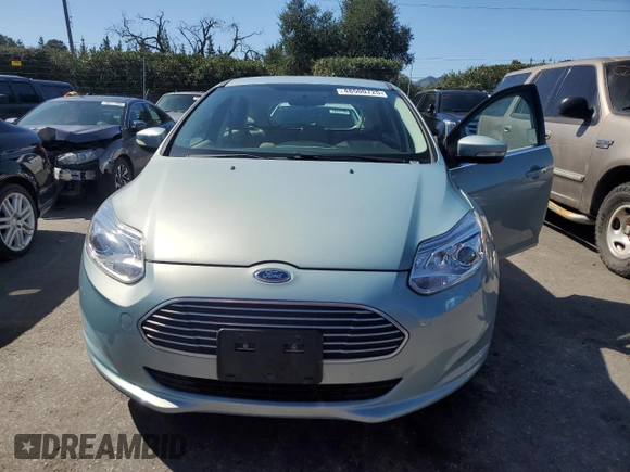 2013 Ford Focus Electric with VIN 1FADP3R46DL325122, listed as a Copart auction lot 48500725 with 40,085 mi miles and Clean title. Bid and sale history available at DreamBid. Image 5.