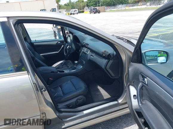 2005 Mercedes-Benz C 230 Kompressor с VIN WDBRF40J75A783792, выставлен на аукционе IAAI как лот 42772016 с пробегом 137 891 миль миль и . История ставок и продаж доступна на DreamBid. Изображение 5.