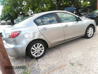 2012 Mazda 3 i Touring z VIN JM1BL1V83C1622692, wystawiony jako IAAI lot #42447571 z przebiegiem 136 065 mil mil oraz . Historia ofert i sprzedaży dostępna na DreamBid. Obrazek 4.