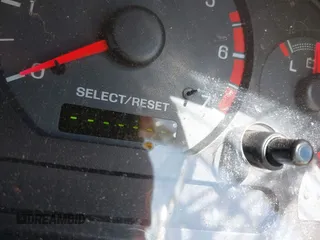 2003 Ford Mustang Deluxe z VIN 1FAFP44453F358762, wystawiony jako IAAI lot #42038789 z przebiegiem Nie podano mil oraz . Historia ofert i sprzedaży dostępna na DreamBid. Obrazek 15.