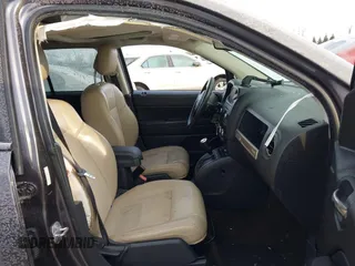 2016 Jeep Compass Sport z VIN 1C4NJDBB7GD731066, wystawiony jako IAAI lot #41242546 z przebiegiem 118 275 mil mil oraz . Historia ofert i sprzedaży dostępna na DreamBid. Obrazek 5.