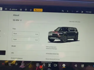 2025 Rivian R1S Adventure z VIN 7PDSGBBA4SN047584, wystawiony jako IAAI lot #41372645 z przebiegiem 501 mil mil oraz . Historia ofert i sprzedaży dostępna na DreamBid. Obrazek 7.