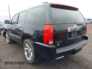 2013 Cadillac Escalade Platinum Edition with VIN 1GYS4DEF0DR260640, listed as a IAAI auction lot 41816127 with 152,649 mi miles. Bid and sale history available at carsss.com. Image 3.