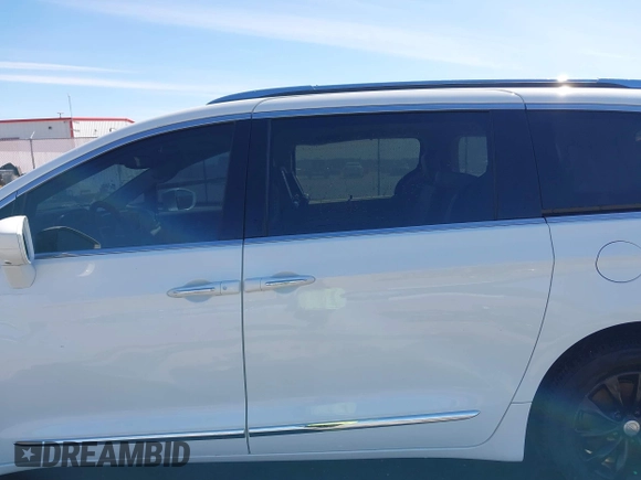 2018 Chrysler Pacifica Touring L Plus z VIN 2C4RC1EG3JR354886, wystawiony jako IAAI lot #41848820 z przebiegiem 109 185 mil mil oraz . Historia ofert i sprzedaży dostępna na DreamBid. Obrazek 15.