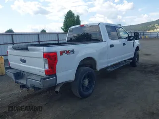 2019 Ford F-250 XL z VIN 1FT7W2B65KED16493, wystawiony jako IAAI lot #42415773 z przebiegiem 143 698 mil mil oraz . Historia ofert i sprzedaży dostępna na DreamBid. Obrazek 4.