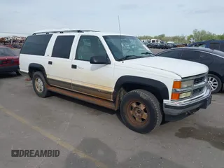 1995 Chevrolet Suburban z VIN 1GNFK16K3SJ450152, wystawiony jako IAAI lot #42109644 z przebiegiem 210 507 mil mil oraz . Historia ofert i sprzedaży dostępna na DreamBid. Obrazek 1.