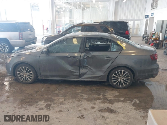 2016 Volkswagen Jetta Sport z VIN 3VWD17AJ9GM250243, wystawiony jako IAAI lot #41618054 z przebiegiem 38 520 mil mil oraz . Historia ofert i sprzedaży dostępna na DreamBid. Obrazek 14.