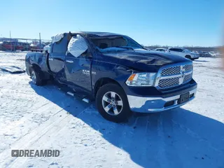 2020 Ram 1500 SLT z VIN 1C6RR7TTXLS100635, wystawiony jako IAAI lot #41314107 z przebiegiem 56 913 mil mil oraz . Historia ofert i sprzedaży dostępna na DreamBid. Obrazek 1.