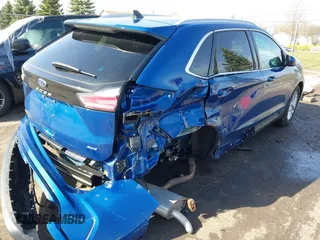 2024 Ford Edge SEL z VIN 2FMPK4J96RBA12822, wystawiony jako IAAI lot #41940628 z przebiegiem 8 981 mil mil oraz . Historia ofert i sprzedaży dostępna na DreamBid. Obrazek 4.